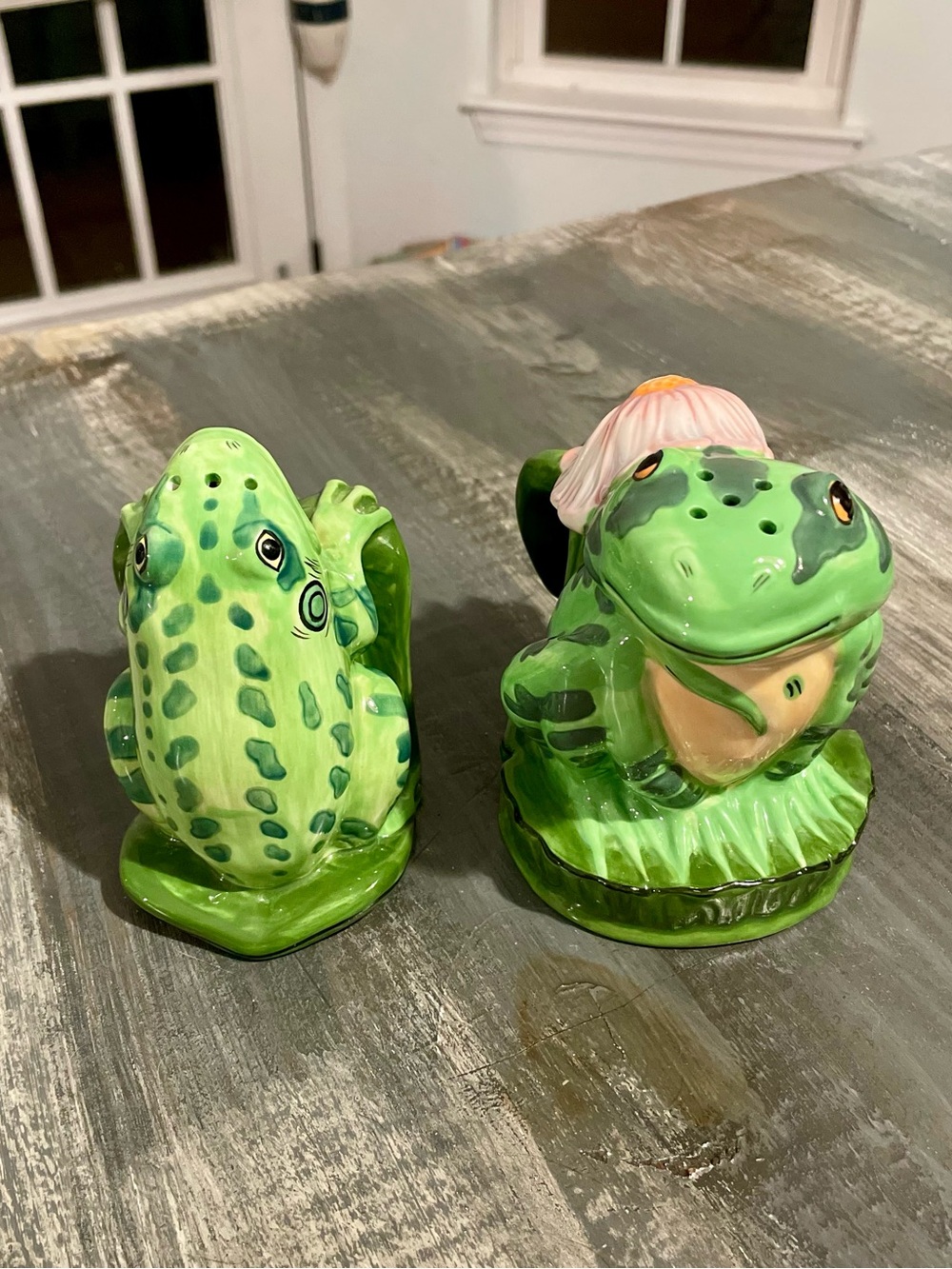 Vintage frog salt and pepper shakers by Lillypadders Hangups